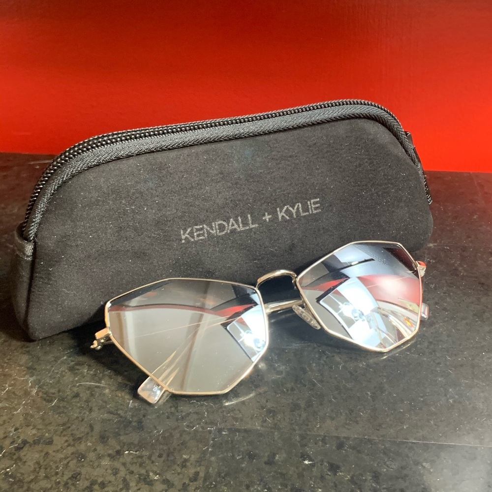 KENDALL + KYLIE Metal Cat-Eye Sunglasses BRAND NEW! Jenner $160 RETAIL - Picture 4 of 16